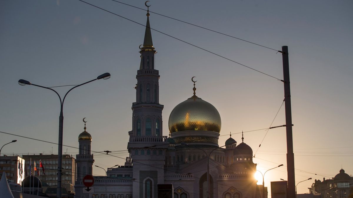 Rusové přemlouvají ke vstupu do armády i chudé cizince v mešitách